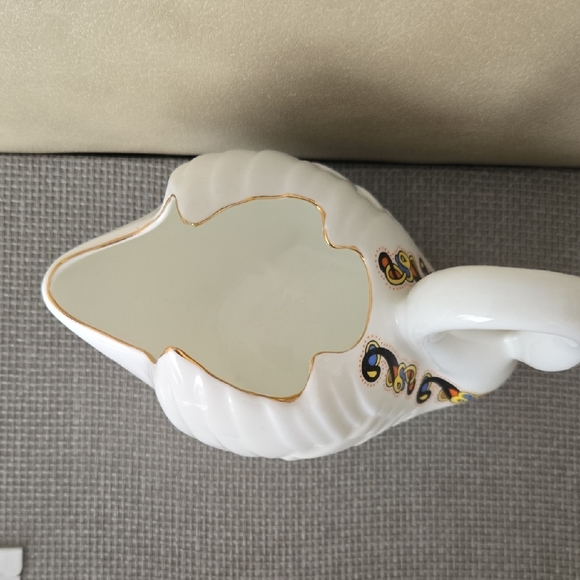 Royal Tara Ireland White Swan Fine Bone China Vase with Gold Accents Handmade - Picture 8 of 11